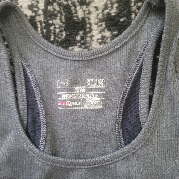 Small under armour tank - Picture 2 of 2